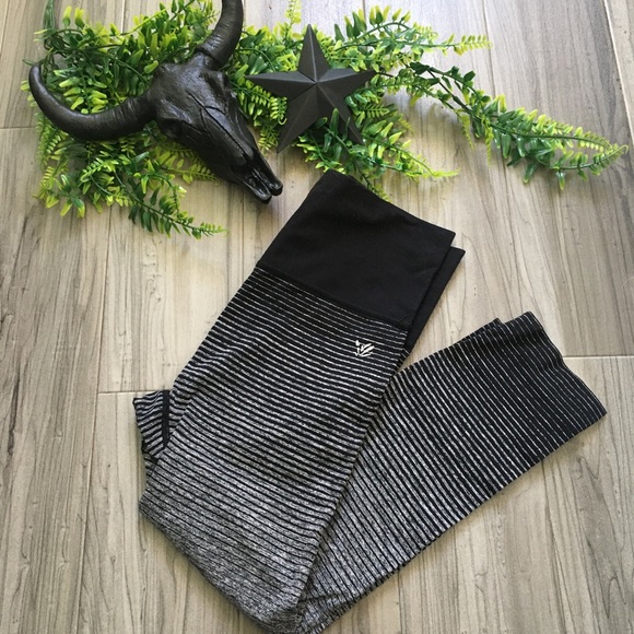 Forever 21 Pants - Forever 21 Activewear Stripe Leggings 🦵